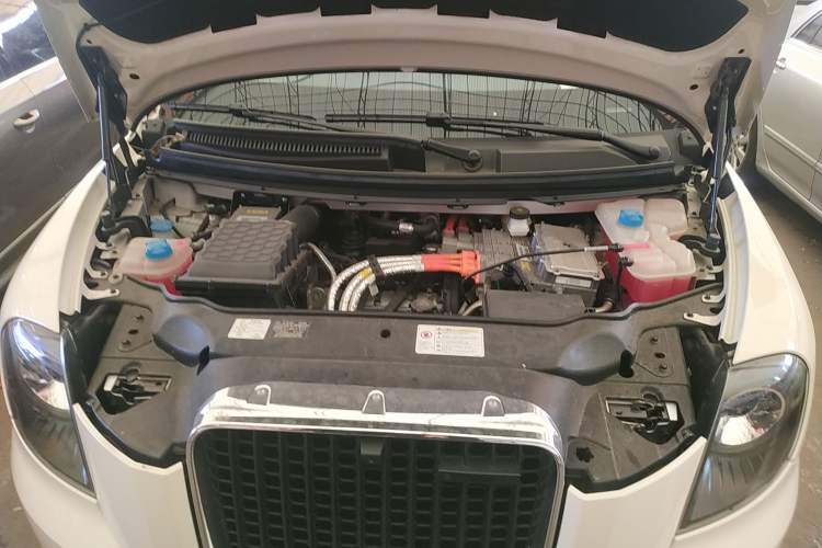 Used LEVC LX 2021 Model, Range-Extended Basic Model Engine Bay