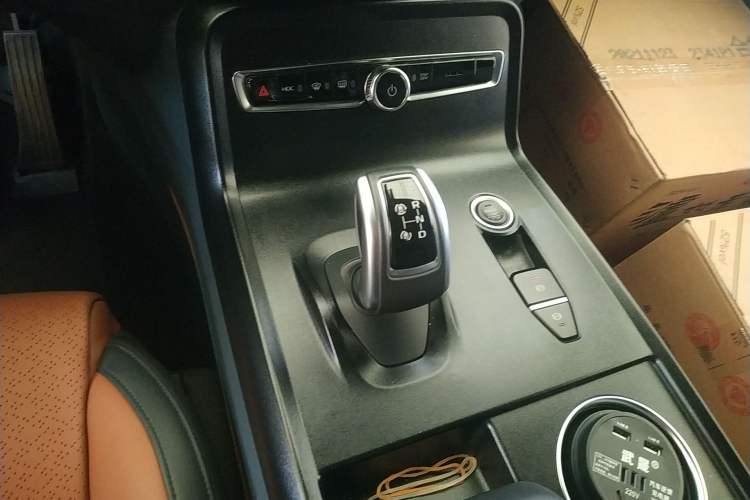 Used LEVC LX 2021 Model, Range-Extended Basic Model Gear Lever