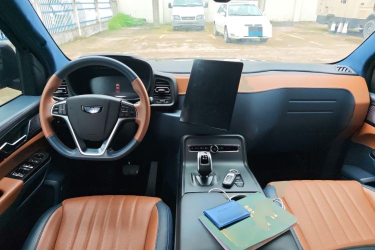 Used LEVC TX 2022 TX5 All-Electric Urban Living Room Edition Center Console