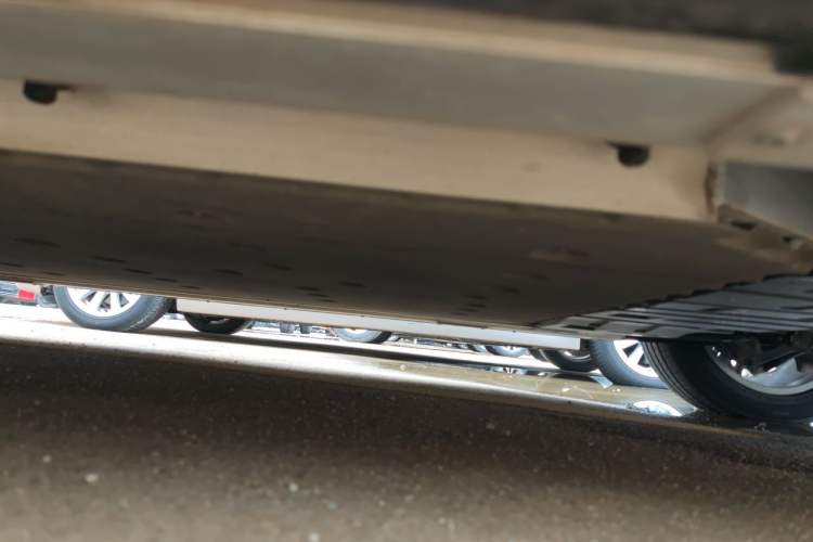 Used LEVC TX 2022 TX5 All-Electric Urban Living Room Edition Chassis Rear Left