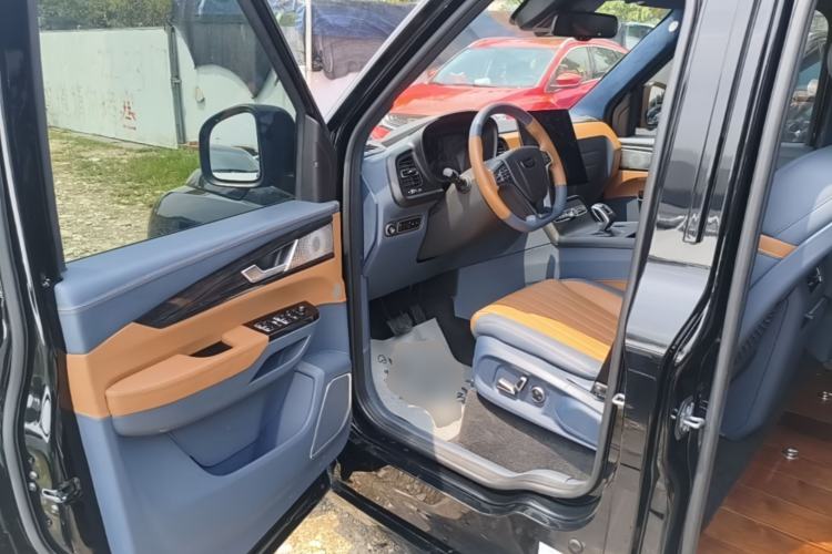 Used LEVC TX 2022 TX5 Extended-Range Urban Living Room Edition Driver Seat