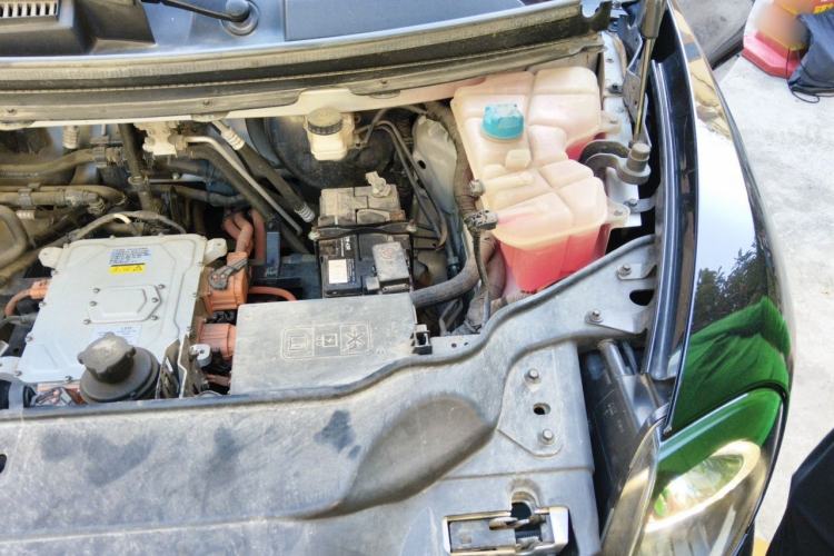 Used LEVC TX 2022 TX5 All-Electric Urban Living Room Edition Engine Bay Left