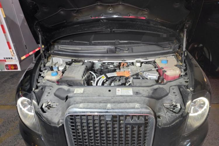 Used LEVC TX 2022 TX5 Extended-Range Space Enjoyment Edition Engine Bay