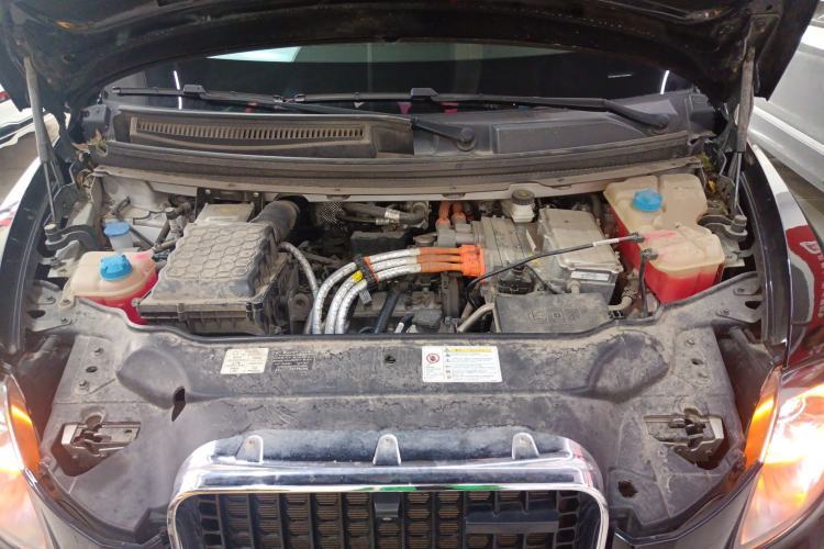 Used LEVC TX 2022 TX5 Extended-Range Space Enjoyment Edition Engine Bay