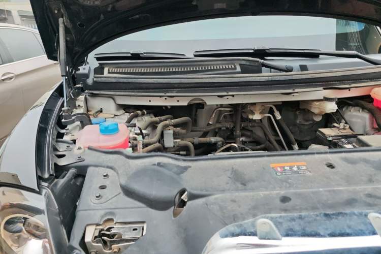 Used LEVC TX 2022 TX5 All-Electric Urban Living Room Edition Engine Bay Right