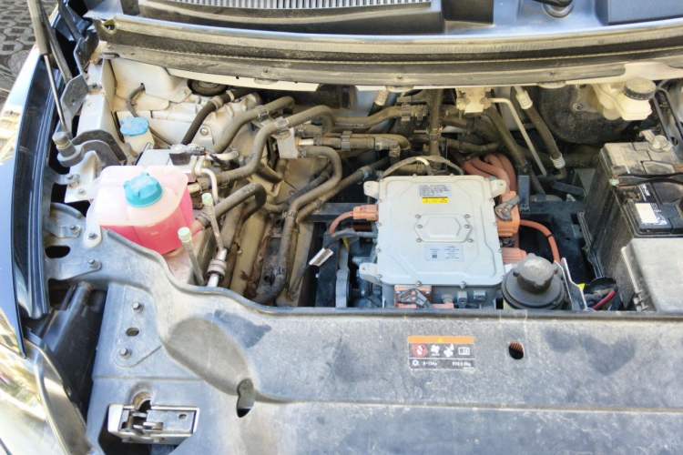 Used LEVC TX 2022 TX5 All-Electric Urban Living Room Edition Engine Bay Right