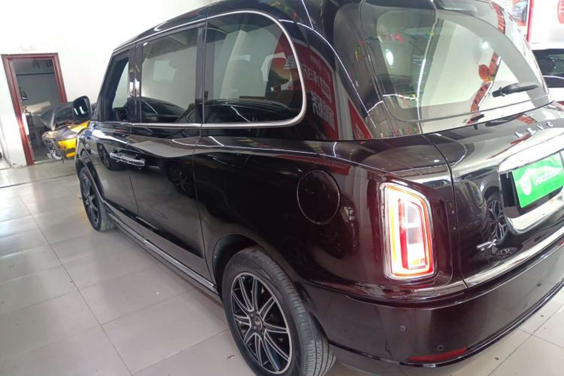 Used LEVC TX 2022 TX5 Extended-Range Space Enjoyment Edition Exterior 3