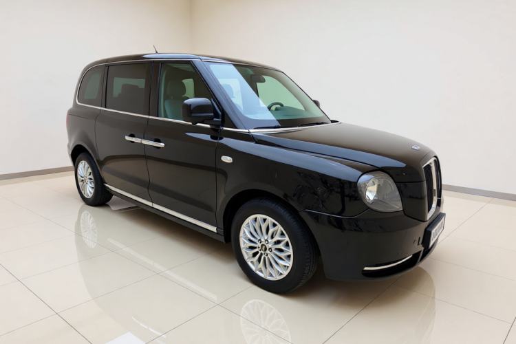 Used LEVC TX 2022 TX5 All-Electric Urban Living Room Edition Front Right 45 Deg
