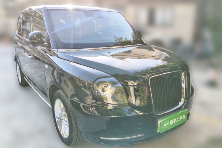 Used LEVC TX 2022 TX5 All-Electric Urban Living Room Edition Front Right 45 Deg