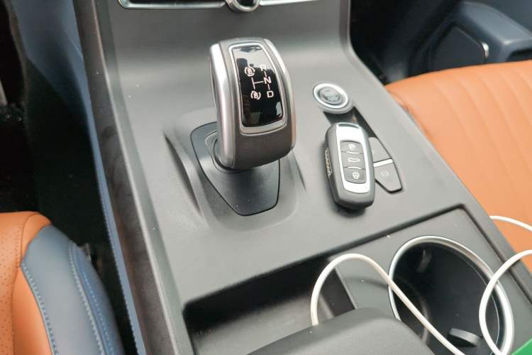Used LEVC TX 2022 TX5 All-Electric Urban Living Room Edition Gear Lever