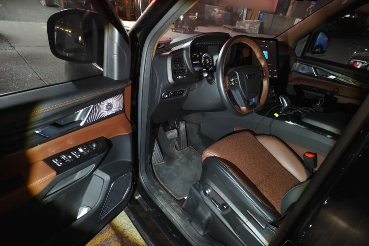 Used LEVC TX 2022 TX5 Extended-Range Space Enjoyment Edition Interior 3