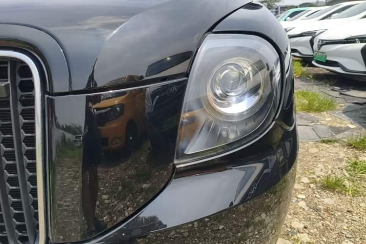 Used LEVC TX 2022 TX5 Extended-Range Urban Living Room Edition Left Front Headlight