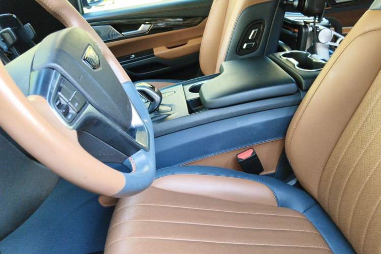 Used LEVC TX 2022 TX5 All-Electric Urban Living Room Edition Left Front Seat