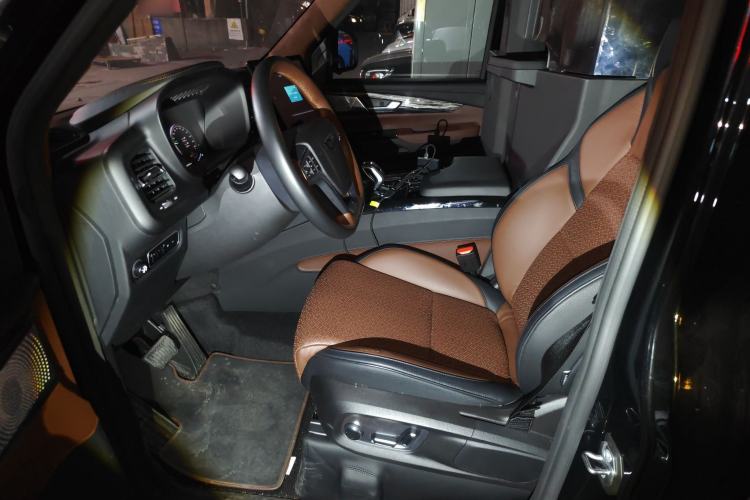 Used LEVC TX 2022 TX5 Extended-Range Space Enjoyment Edition Left Front Seat