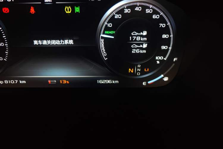 Used LEVC TX 2022 TX5 Extended-Range Space Enjoyment Edition Odometer Close Up