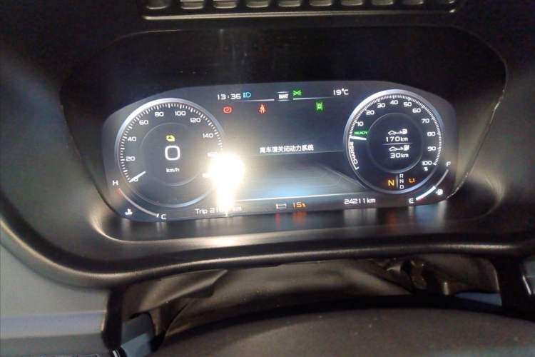 Used LEVC TX 2022 TX5 Extended-Range Space Enjoyment Edition Odometer Close Up