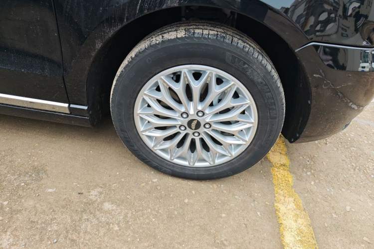 Used LEVC TX 2022 TX5 All-Electric Urban Living Room Edition Right Front Wheel Hub