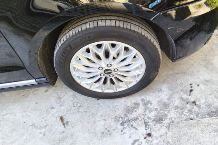 Used LEVC TX 2022 TX5 All-Electric Urban Living Room Edition Right Front Wheel Hub