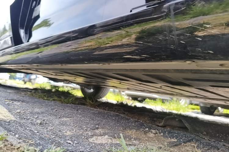 Used LEVC TX 2022 TX5 Extended-Range Urban Living Room Edition Right Side Sill