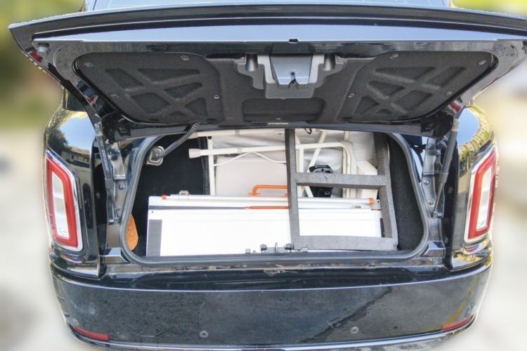Used LEVC TX 2022 TX5 All-Electric Urban Living Room Edition Trunk