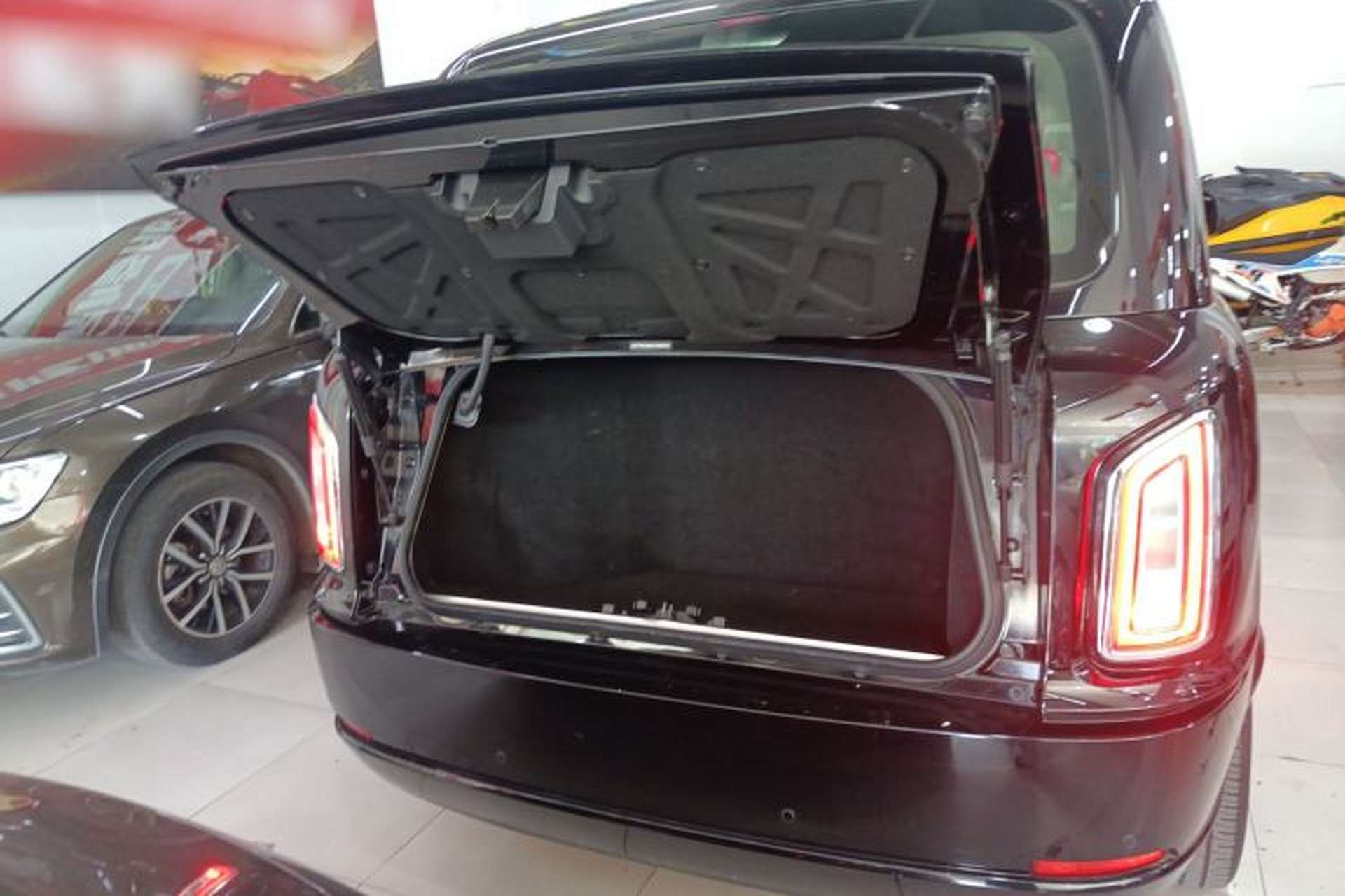 Used LEVC TX 2022 TX5 Extended-Range Space Enjoyment Edition Trunk