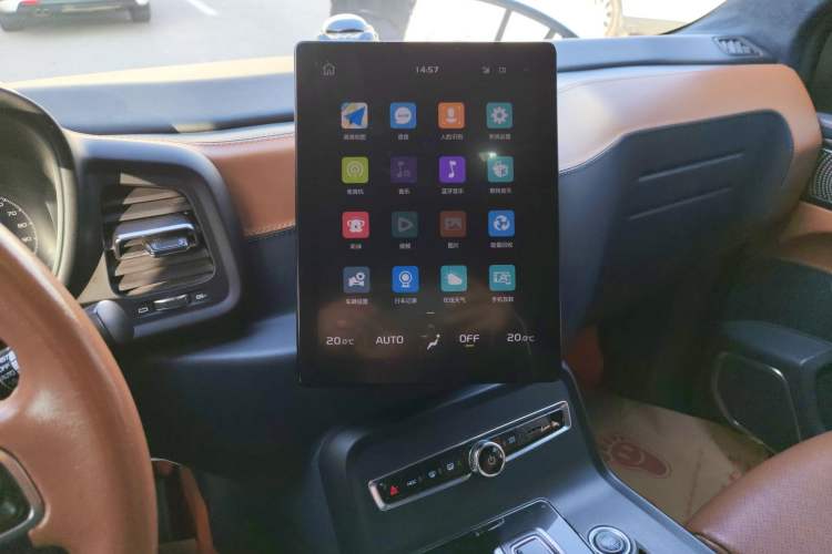 Used LEVC TX 2022 TX5 Extended-Range Urban Living Room Edition Audio And AC Panel