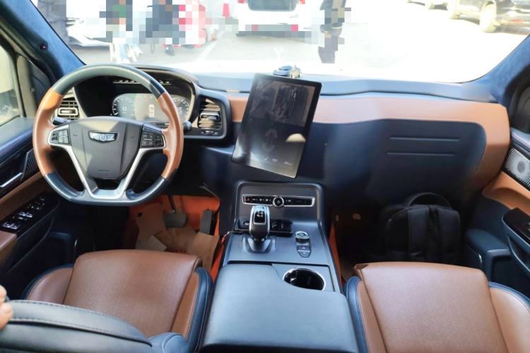 Used LEVC TX 2022 TX5 Extended-Range Urban Living Room Edition Center Console