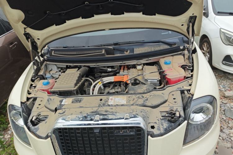Used LEVC TX 2022 TX5 Extended-Range Space Enjoyment Edition Engine Bay