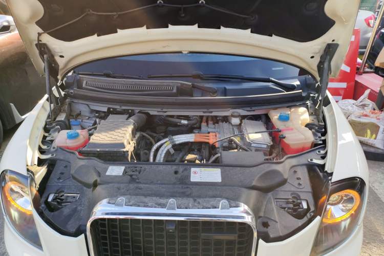Used LEVC TX 2022 TX5 Extended-Range Urban Living Room Edition Engine Bay
