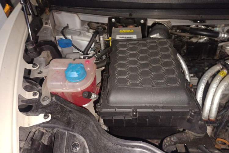 Used LEVC TX 2022 TX5 Extended-Range Space Enjoyment Edition Engine Bay Right