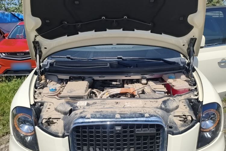 Used LEVC TX 2022 TX5 Extended-Range Urban Living Room Edition Engine Bay