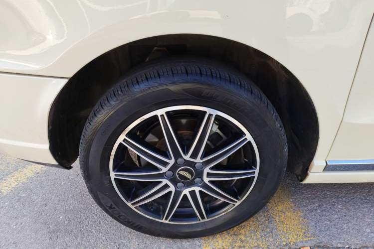 Used LEVC TX 2022 TX5 Extended-Range Urban Living Room Edition Exterior 4
