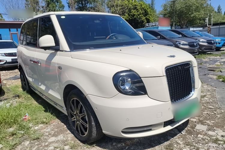 Used LEVC TX 2022 TX5 Extended-Range Urban Living Room Edition Front Right 45 Deg