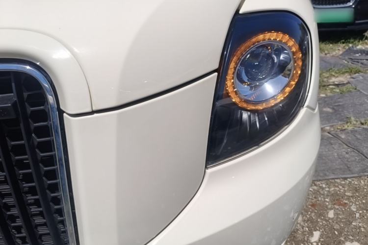Used LEVC TX 2022 TX5 Extended-Range Urban Living Room Edition Left Front Headlight