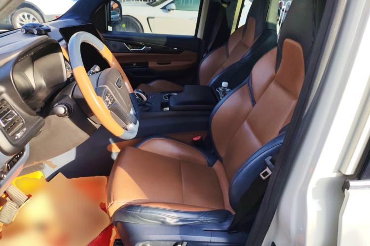 Used LEVC TX 2022 TX5 Extended-Range Urban Living Room Edition Left Front Seat