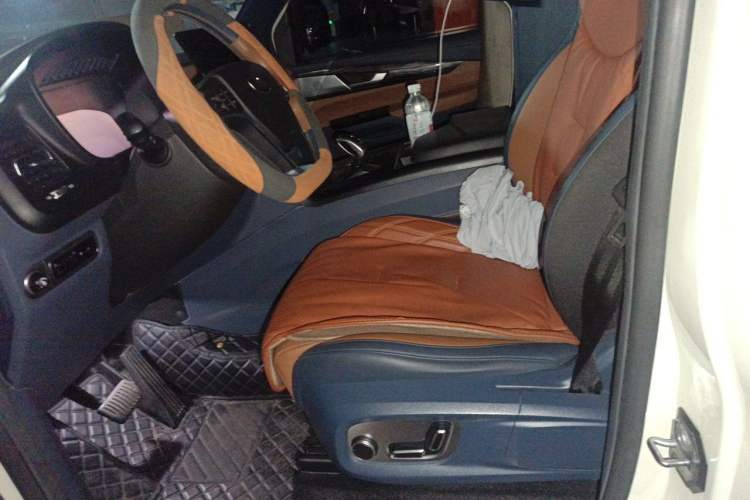 Used LEVC TX 2022 TX5 Extended-Range Space Enjoyment Edition Left Front Seat