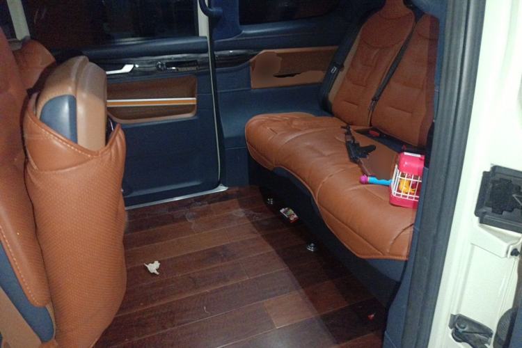 Used LEVC TX 2022 TX5 Extended-Range Space Enjoyment Edition Left Rear Seat