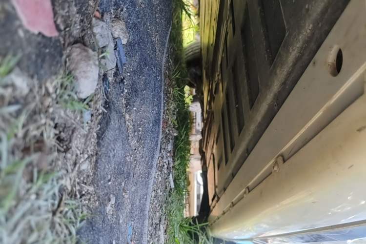 Used LEVC TX 2022 TX5 Extended-Range Urban Living Room Edition Left Side Sill