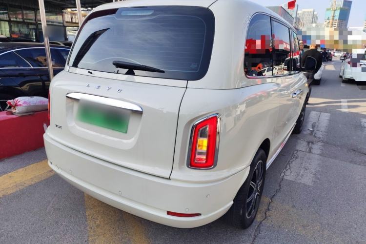 Used LEVC TX 2022 TX5 Extended-Range Urban Living Room Edition Rear Right 45 Deg