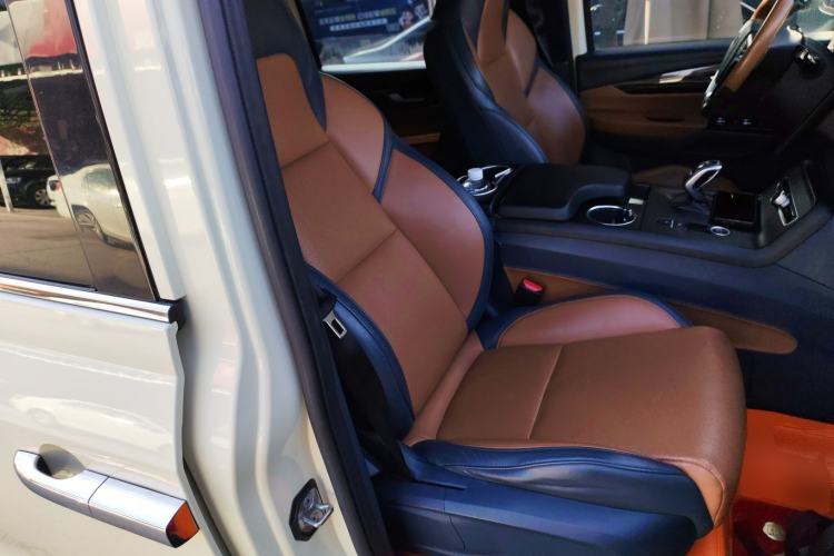 Used LEVC TX 2022 TX5 Extended-Range Urban Living Room Edition Right Front Seat