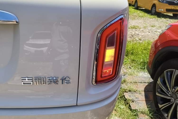 Used LEVC TX 2022 TX5 Extended-Range Urban Living Room Edition Right Rear Taillight
