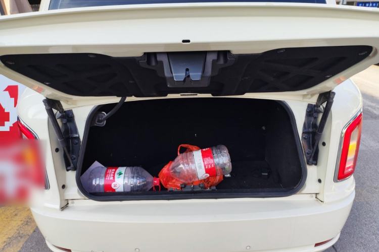 Used LEVC TX 2022 TX5 Extended-Range Urban Living Room Edition Trunk