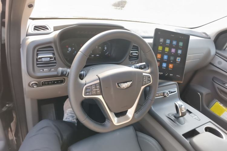 Used LEVC TX 2023 TX5 Extended-Range Travel Edition Center Console