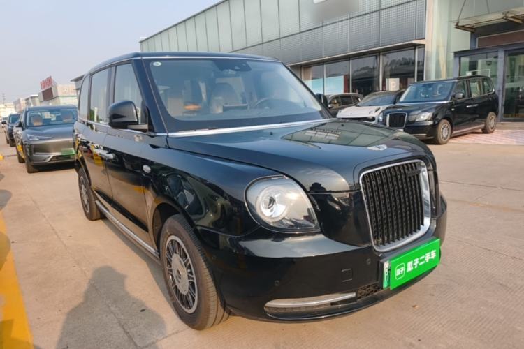 Used LEVC TX 2023 TX5 Extended-Range Travel Edition Front Right 45 Deg