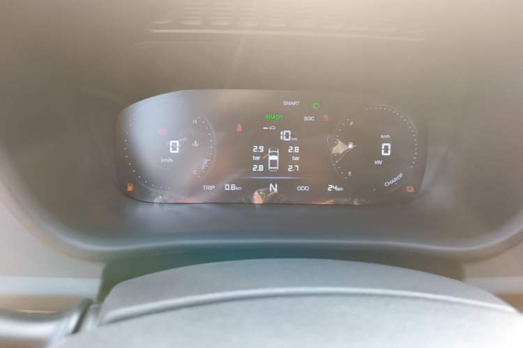 Used LEVC TX 2023 TX5 Extended-Range Travel Edition Instrument Cluster