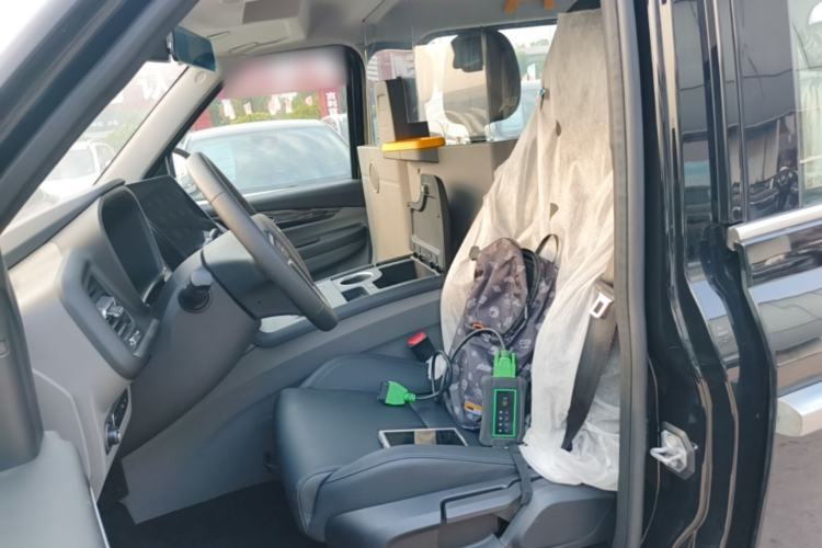 Used LEVC TX 2023 TX5 Extended-Range Travel Edition Left Front Seat