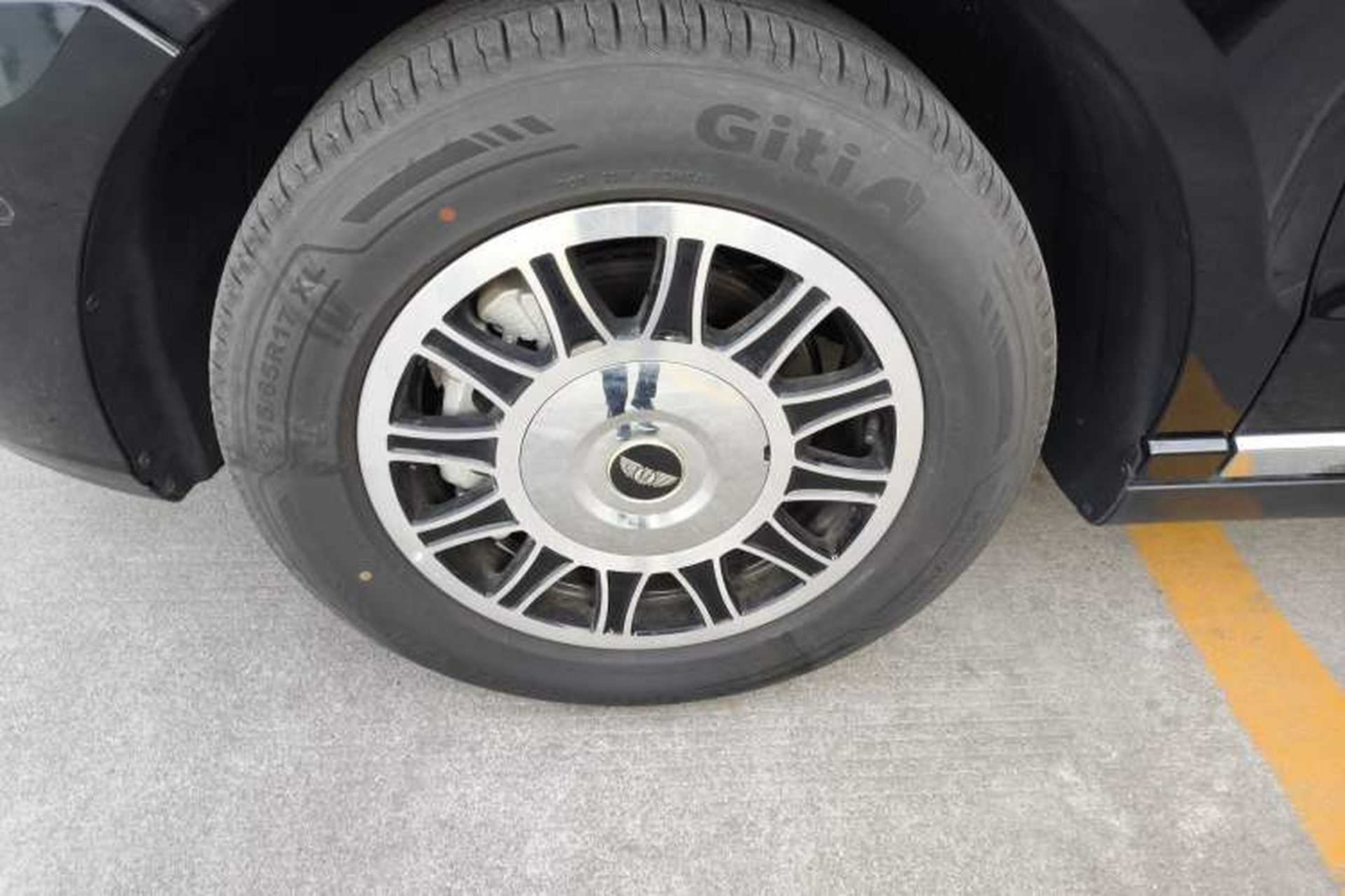 Used LEVC TX 2023 TX5 Extended-Range Travel Edition Left Front Wheel Hub