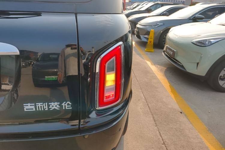 Used LEVC TX 2023 TX5 Extended-Range Travel Edition Right Rear Taillight