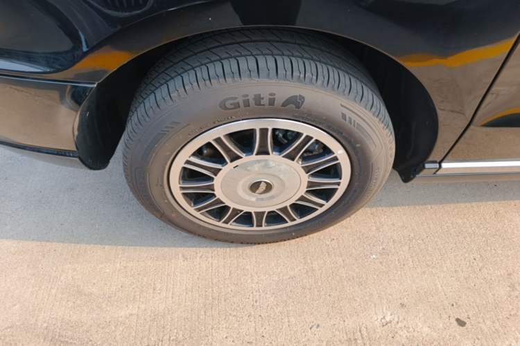 Used LEVC TX 2023 TX5 Extended-Range Travel Edition Right Rear Wheel Hub