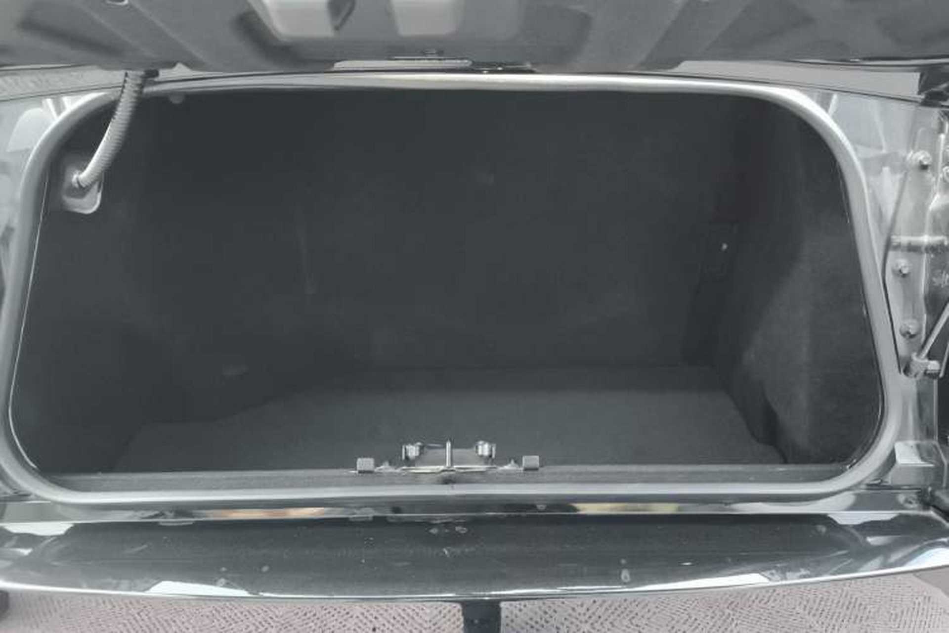Used LEVC TX 2023 TX5 Extended-Range Travel Edition Trunk